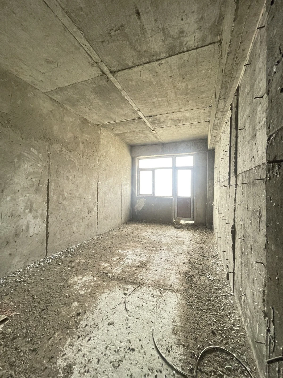 Satılır 4 otaqlı mənzil 177 m²