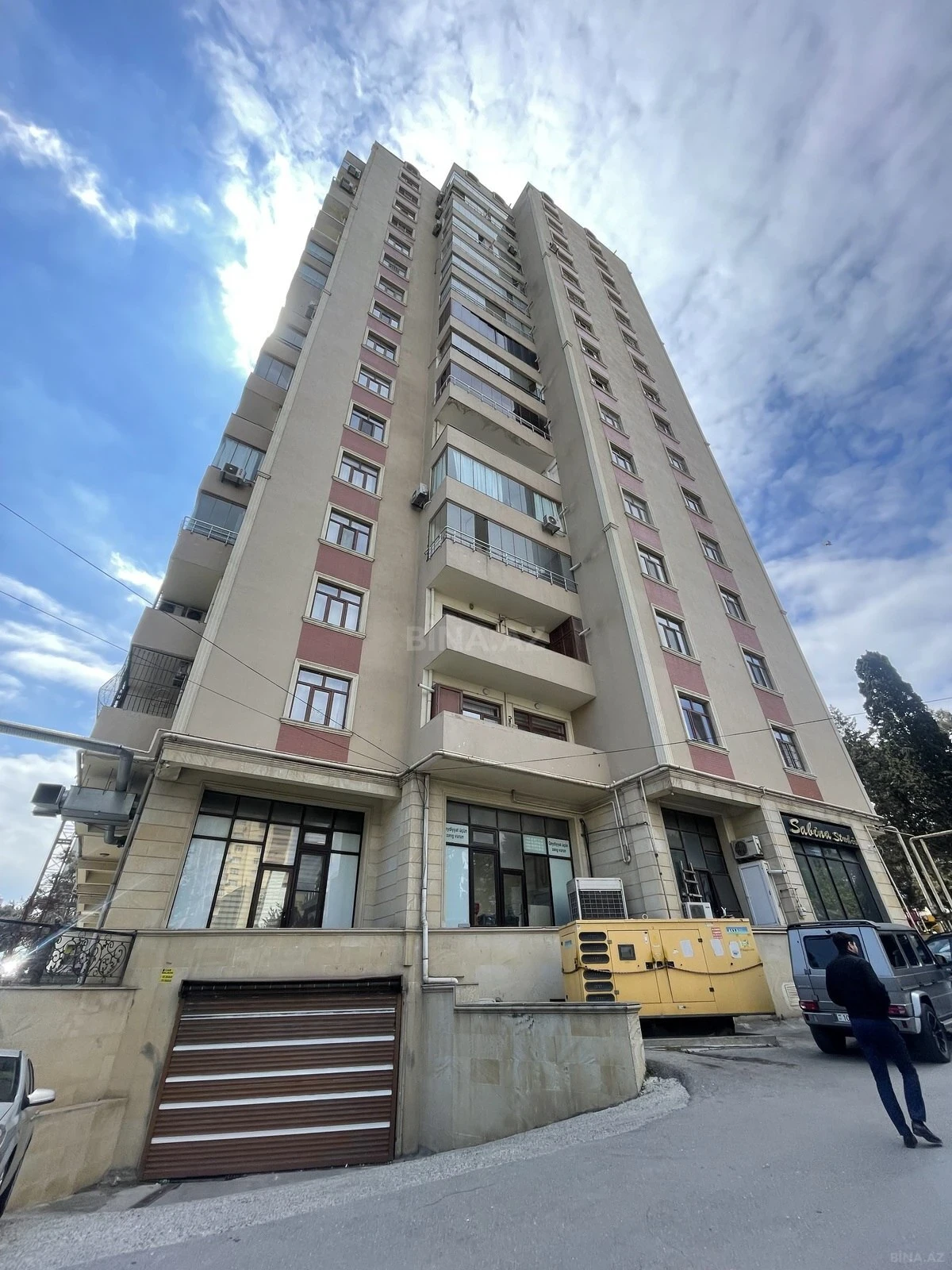 Satılır 4 otaqlı mənzil 177 m²