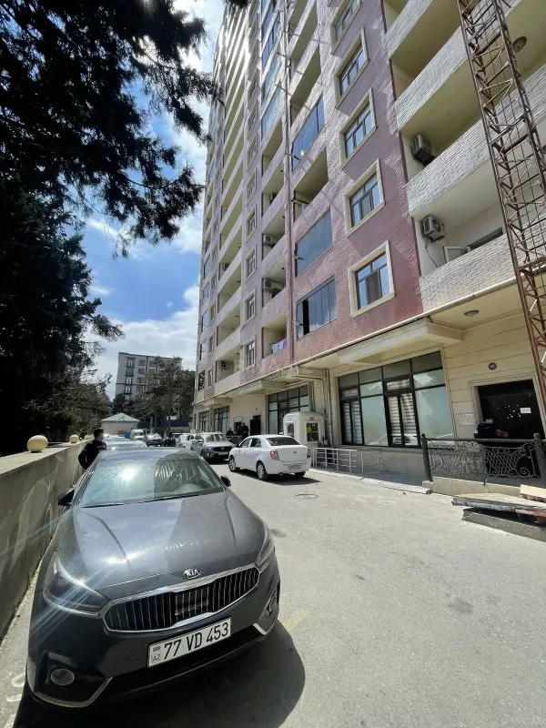 Satılır 4 otaqlı mənzil 177 m²