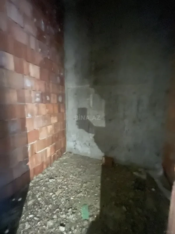 Satılır 4 otaqlı mənzil 177 m²