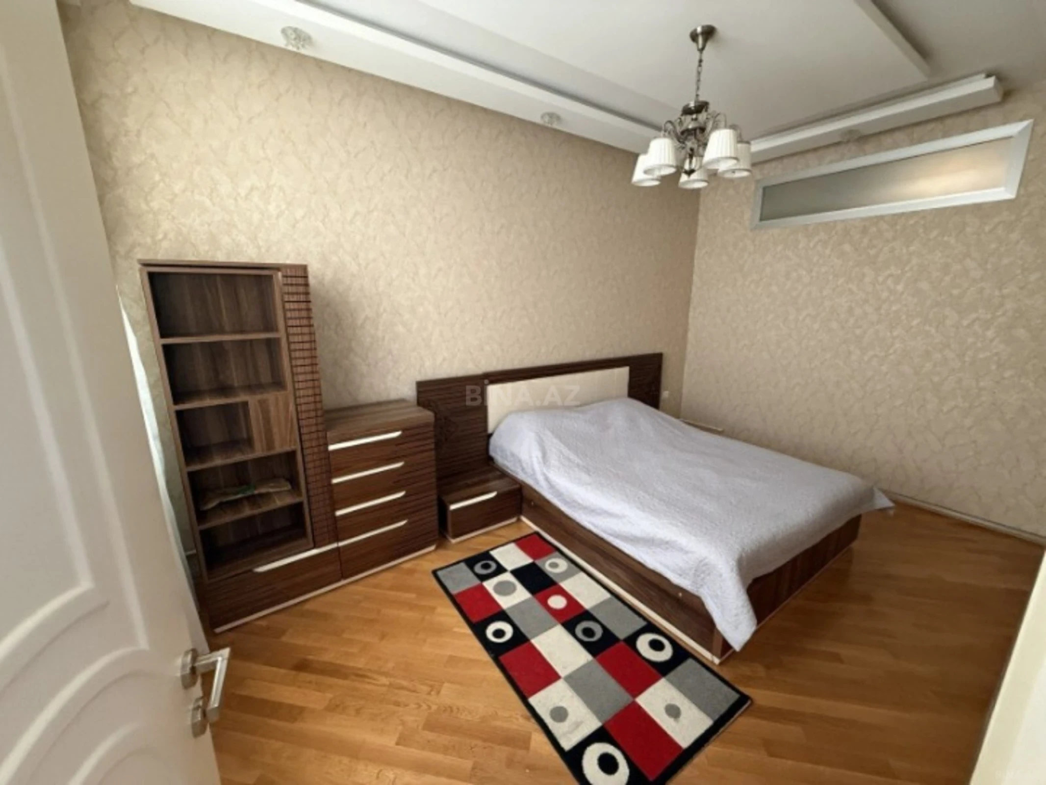 Kirayə verilir 4 otaqlı mənzil 120 m²