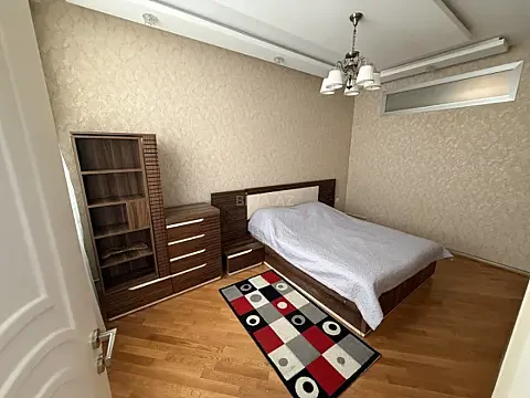 Kirayə verilir 4 otaqlı mənzil 120 m²