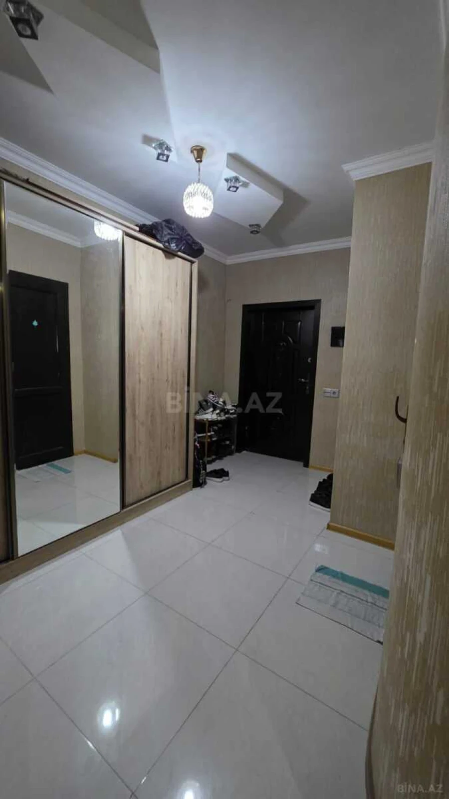 Satılır 4 otaqlı mənzil 138 m²