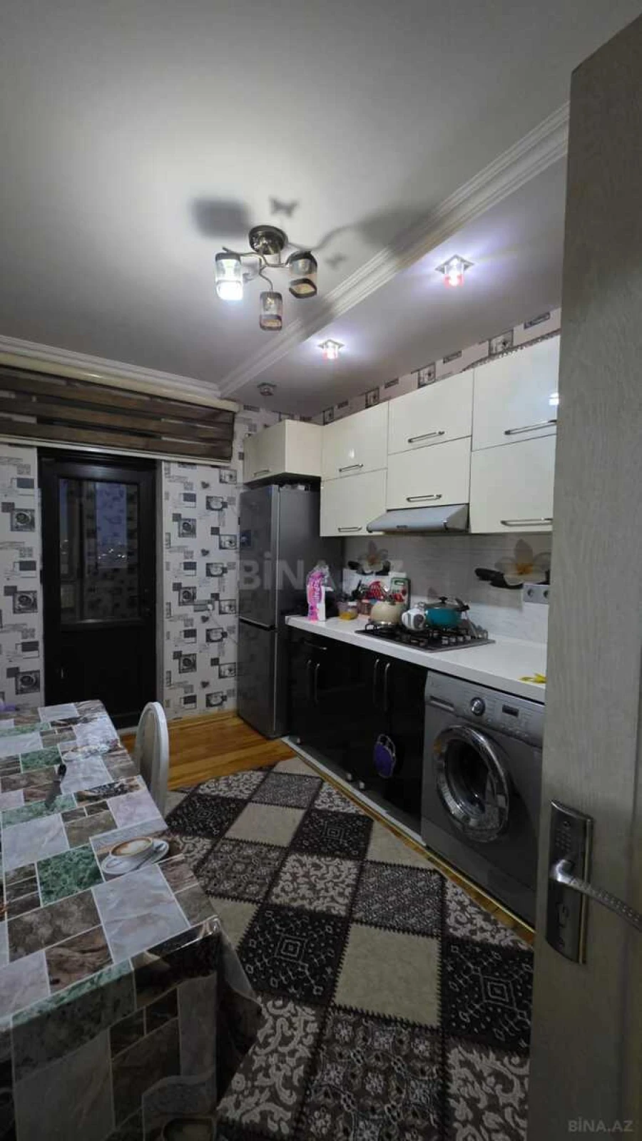 Satılır 4 otaqlı mənzil 138 m²