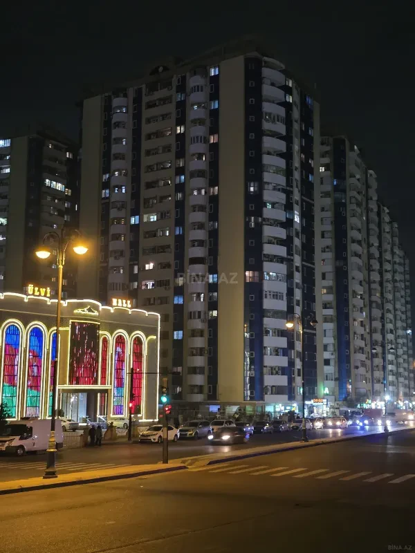 Satılır 4 otaqlı mənzil 138 m²