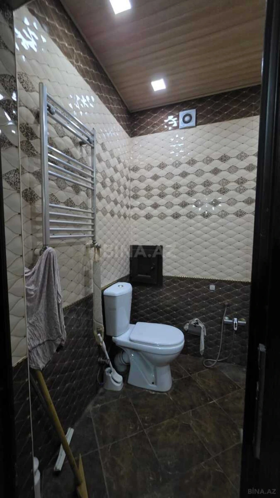 Satılır 4 otaqlı mənzil 138 m²