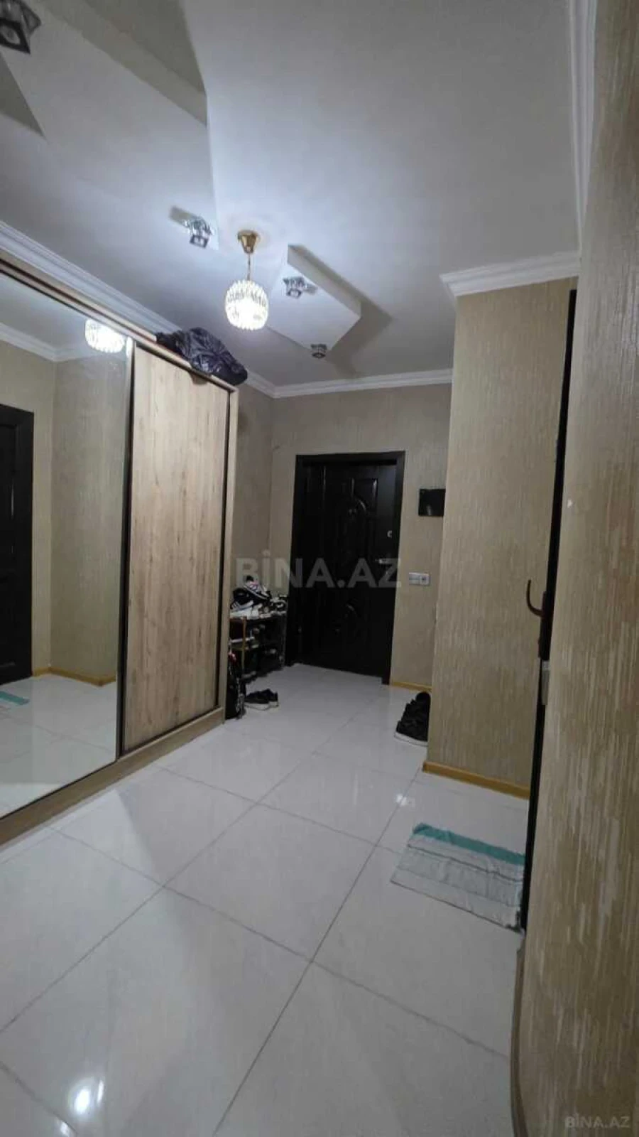 Satılır 4 otaqlı mənzil 138 m²