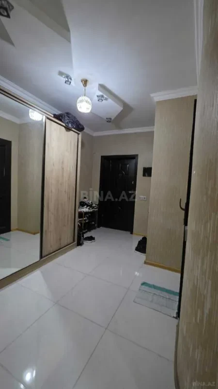 Satılır 4 otaqlı mənzil 138 m²