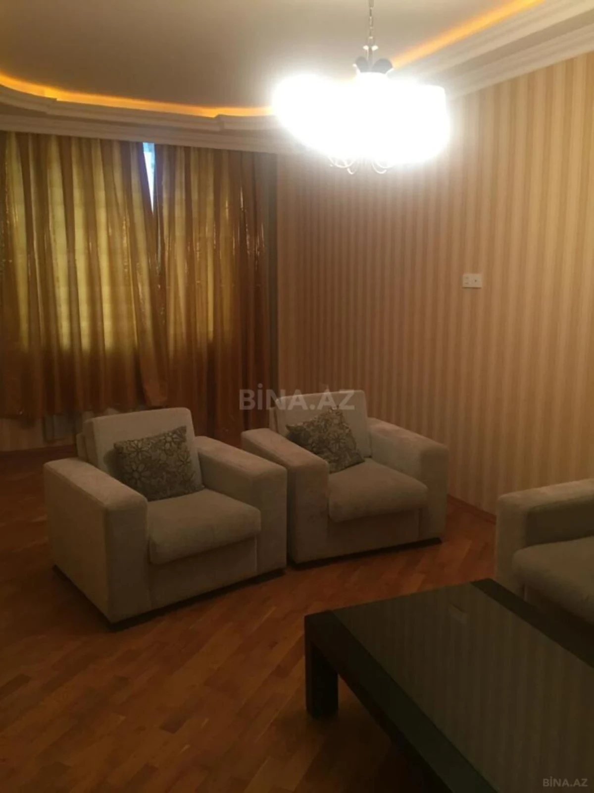Kirayə verilir 2 otaqlı mənzil 85 m²