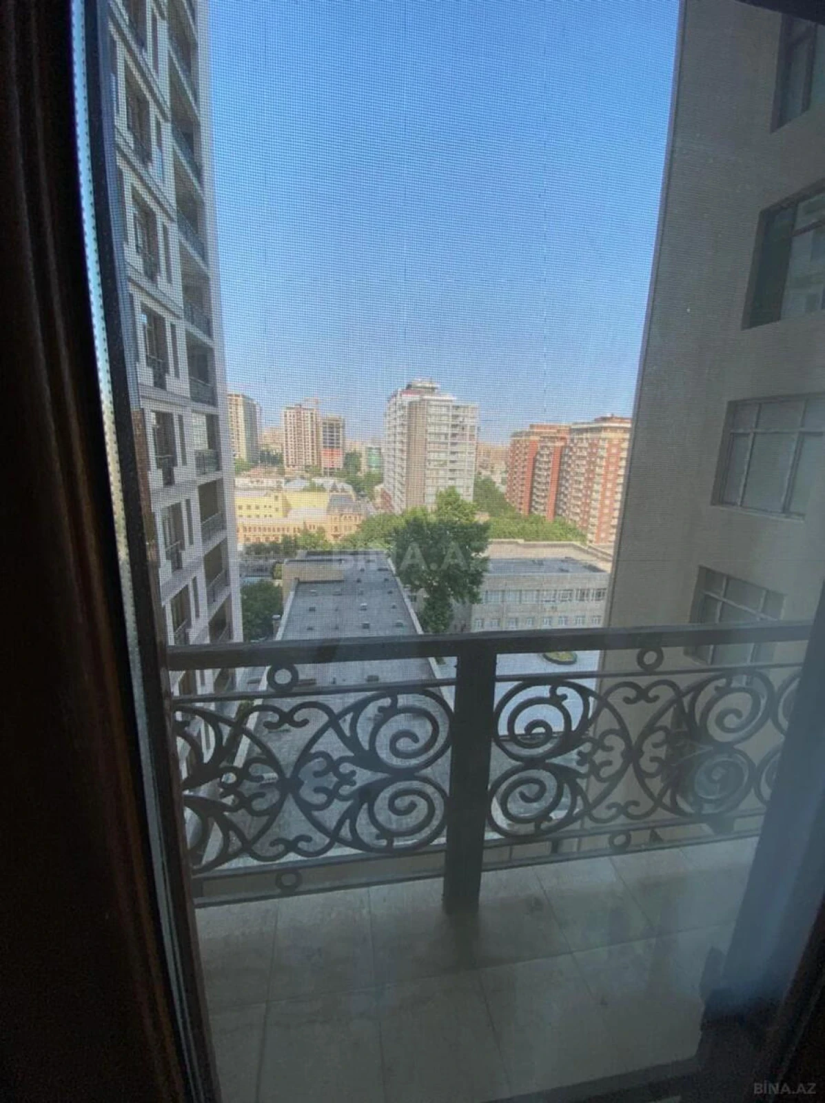 Kirayə verilir 3 otaqlı mənzil 180 m²