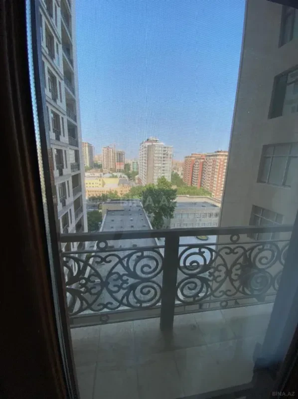 Kirayə verilir 3 otaqlı mənzil 180 m²