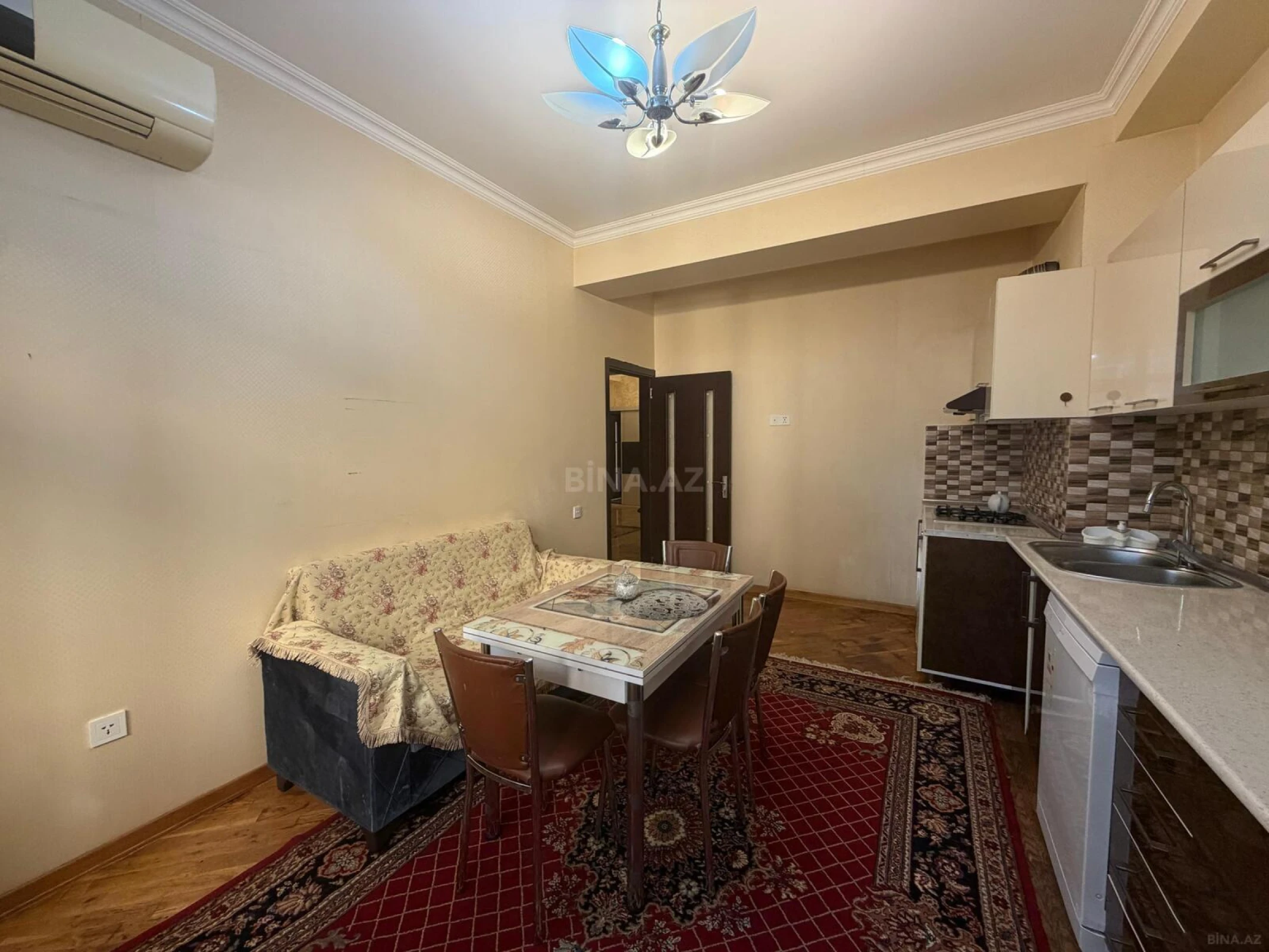 Kirayə verilir 4 otaqlı mənzil 170 m²