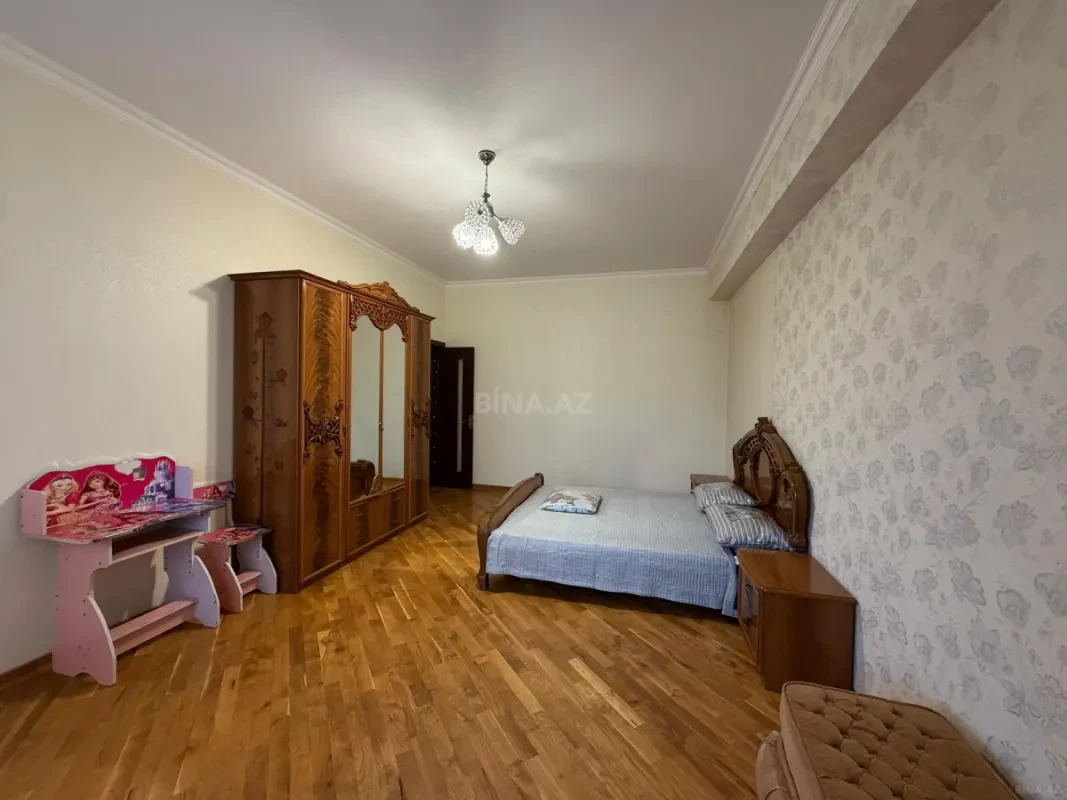 Kirayə verilir 4 otaqlı mənzil 170 m²