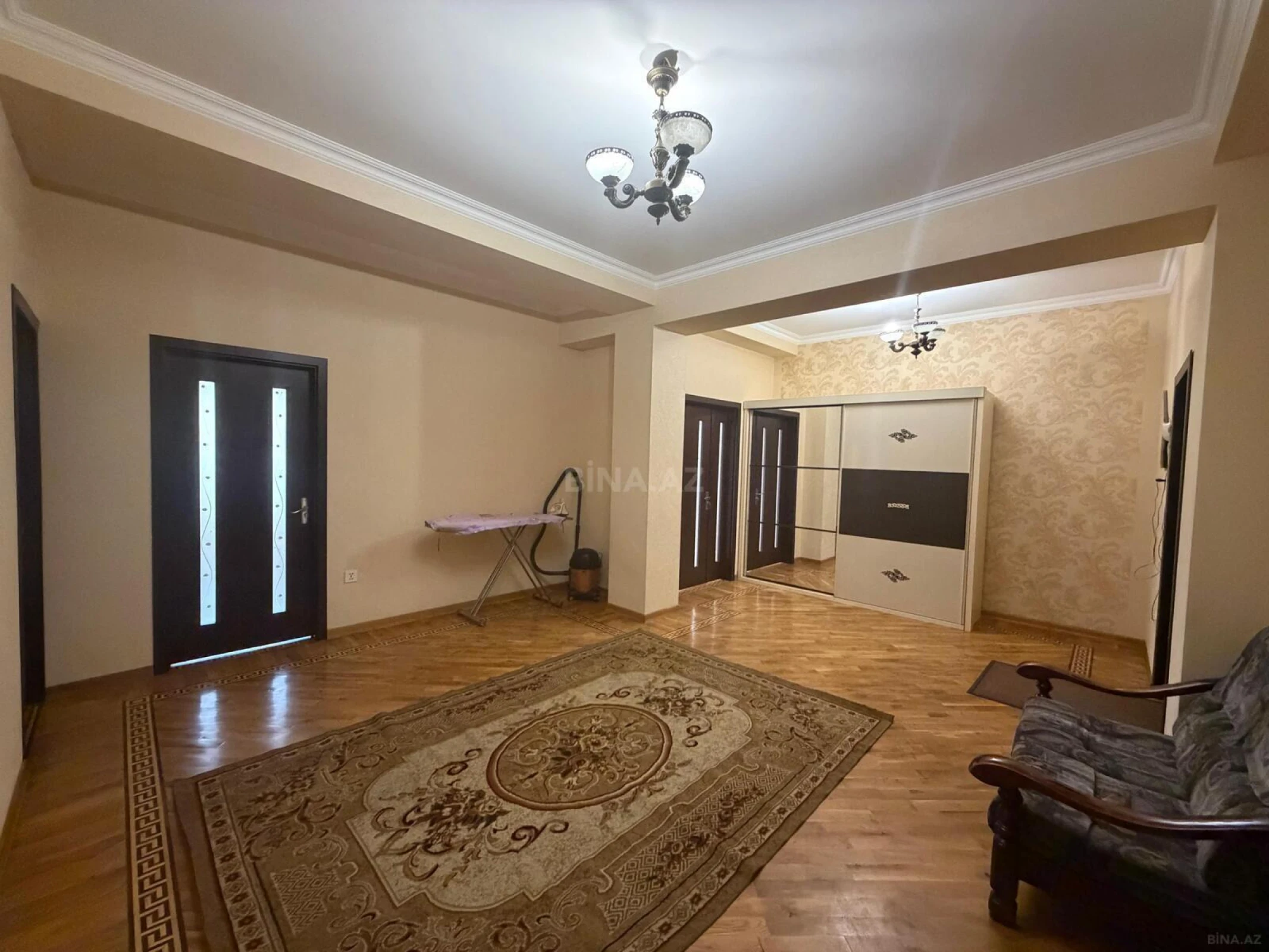 Kirayə verilir 4 otaqlı mənzil 170 m²