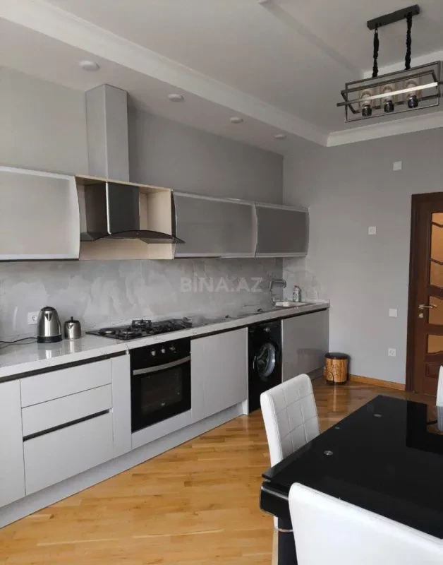 Kirayə verilir 3 otaqlı mənzil 190 m²