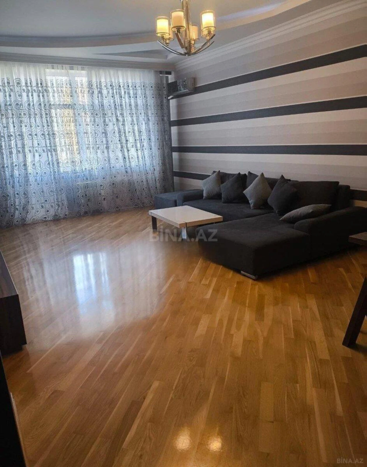 Kirayə verilir 3 otaqlı mənzil 190 m²