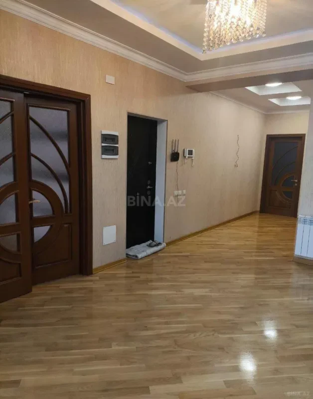 Kirayə verilir 3 otaqlı mənzil 190 m²