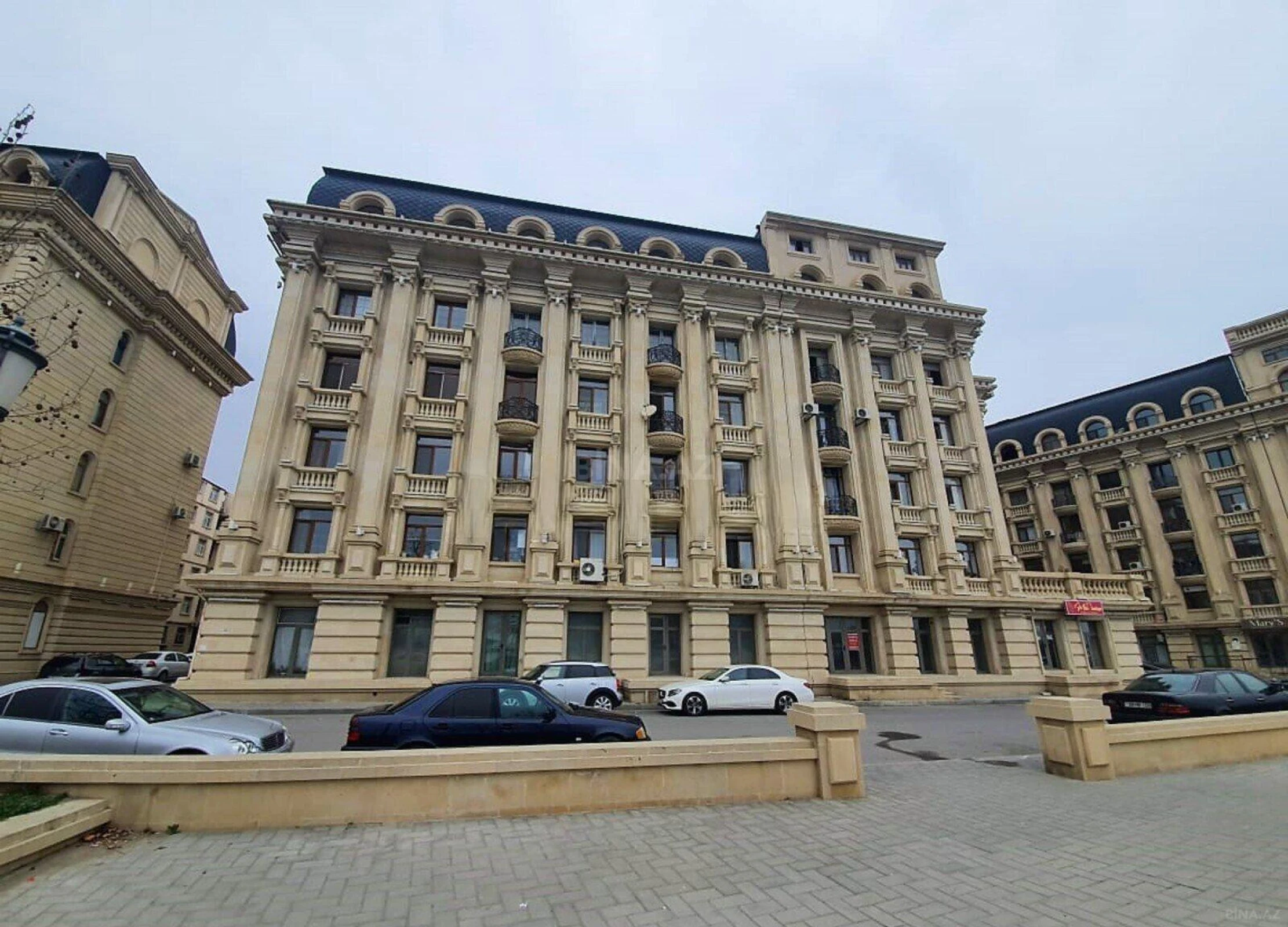Kirayə verilir 3 otaqlı mənzil 190 m²