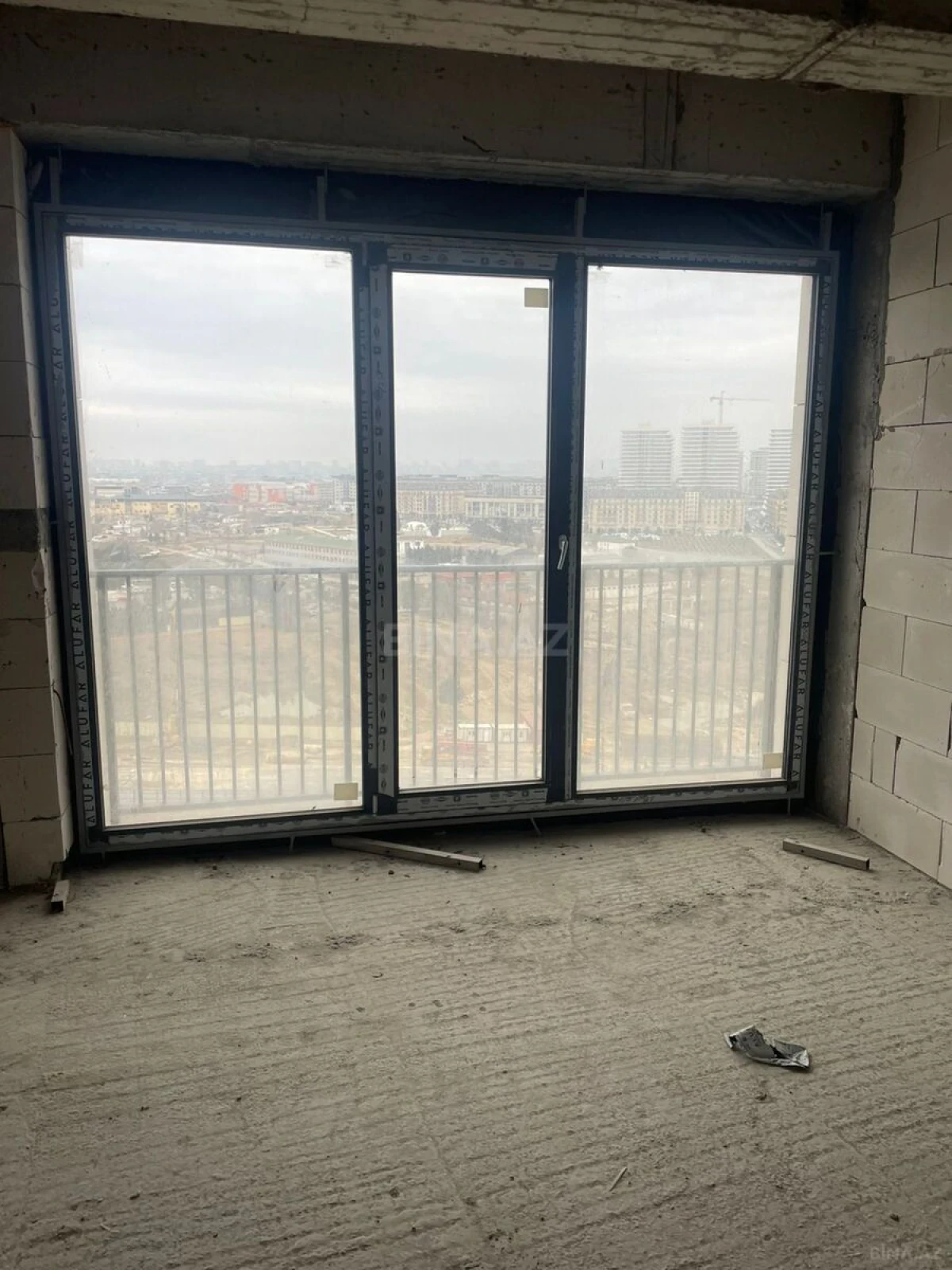 Satılır 3 otaqlı mənzil 130 m²
