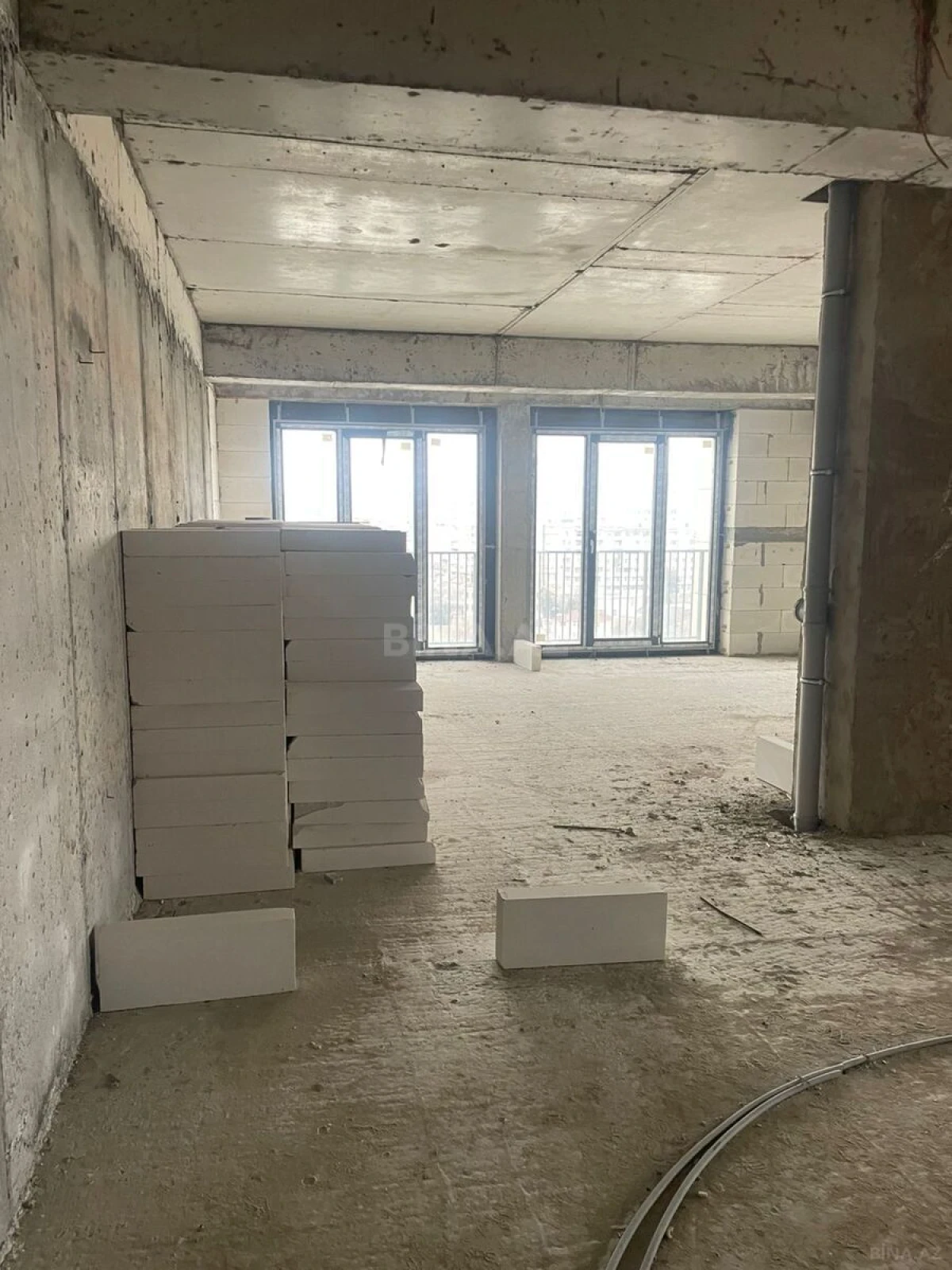 Satılır 3 otaqlı mənzil 130 m²