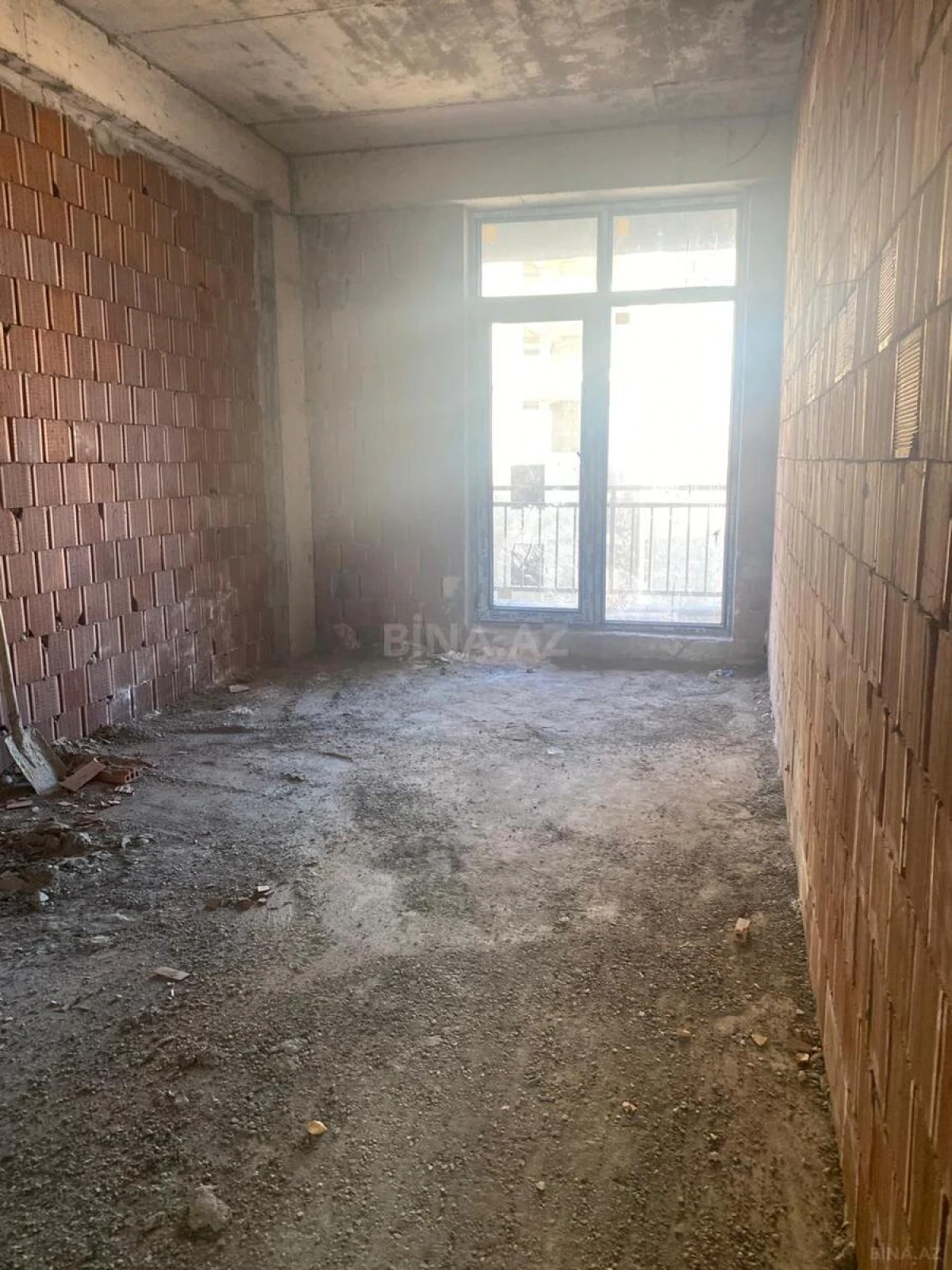 Satılır 2 otaqlı mənzil 97 m²