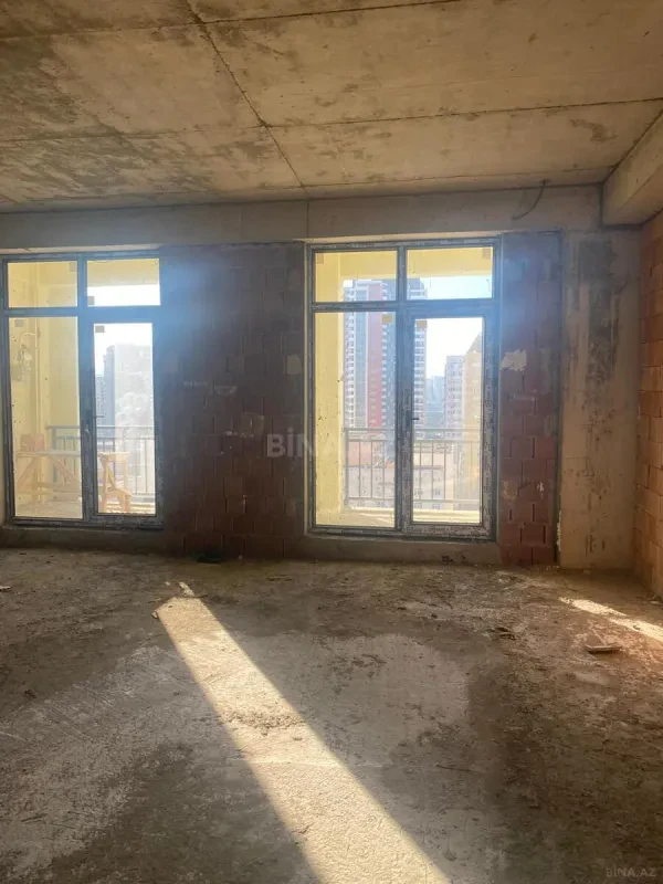 Satılır 2 otaqlı mənzil 97 m²