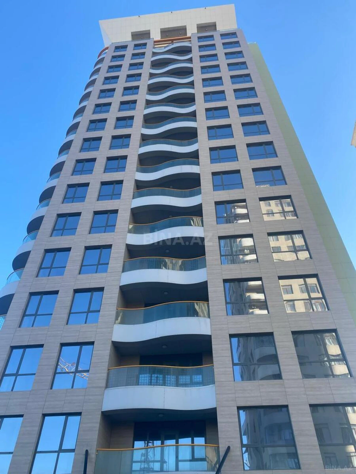 Satılır 2 otaqlı mənzil 97 m²