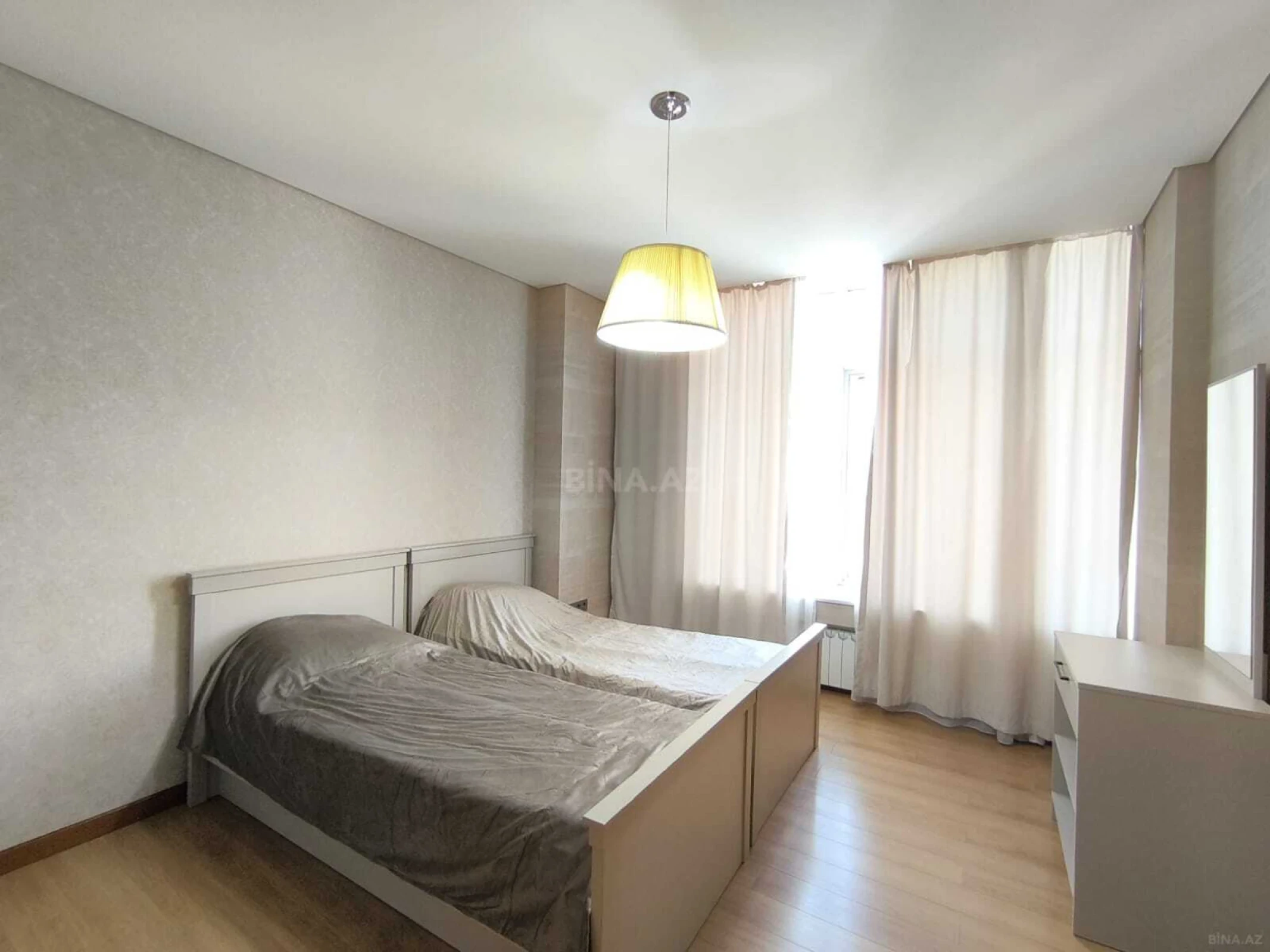 Kirayə verilir 4 otaqlı mənzil 200 m²