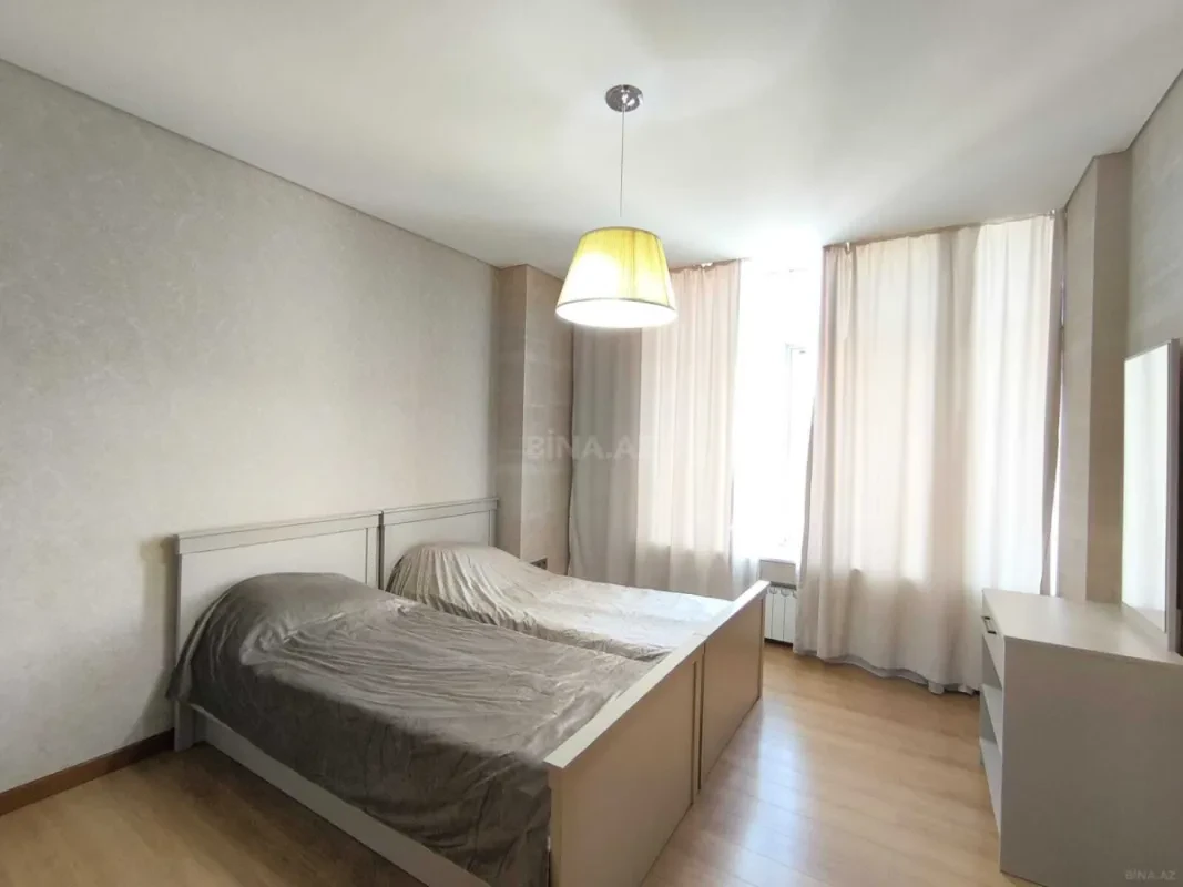 Kirayə verilir 4 otaqlı mənzil 200 m²