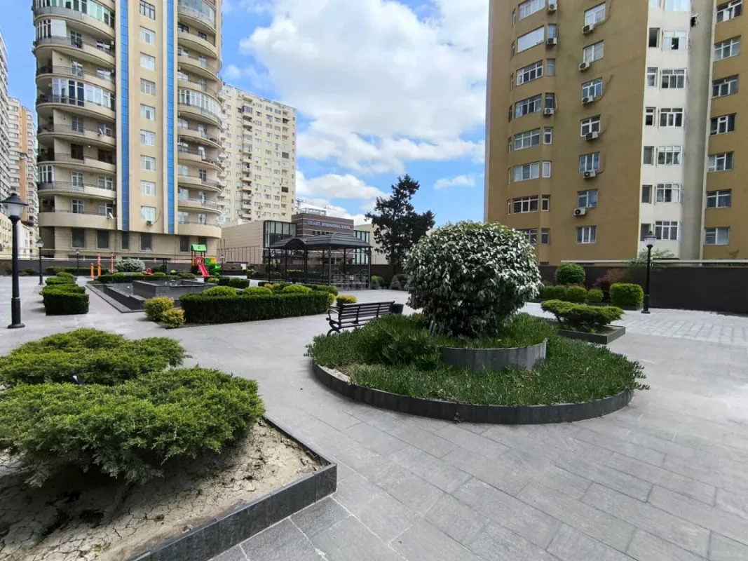 Kirayə verilir 4 otaqlı mənzil 200 m²
