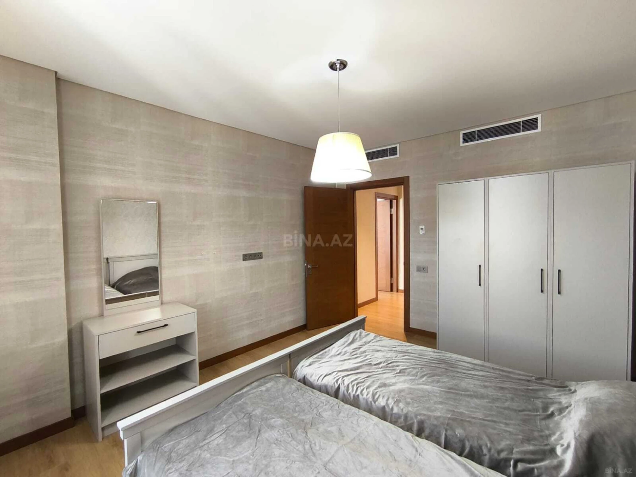 Kirayə verilir 4 otaqlı mənzil 200 m²