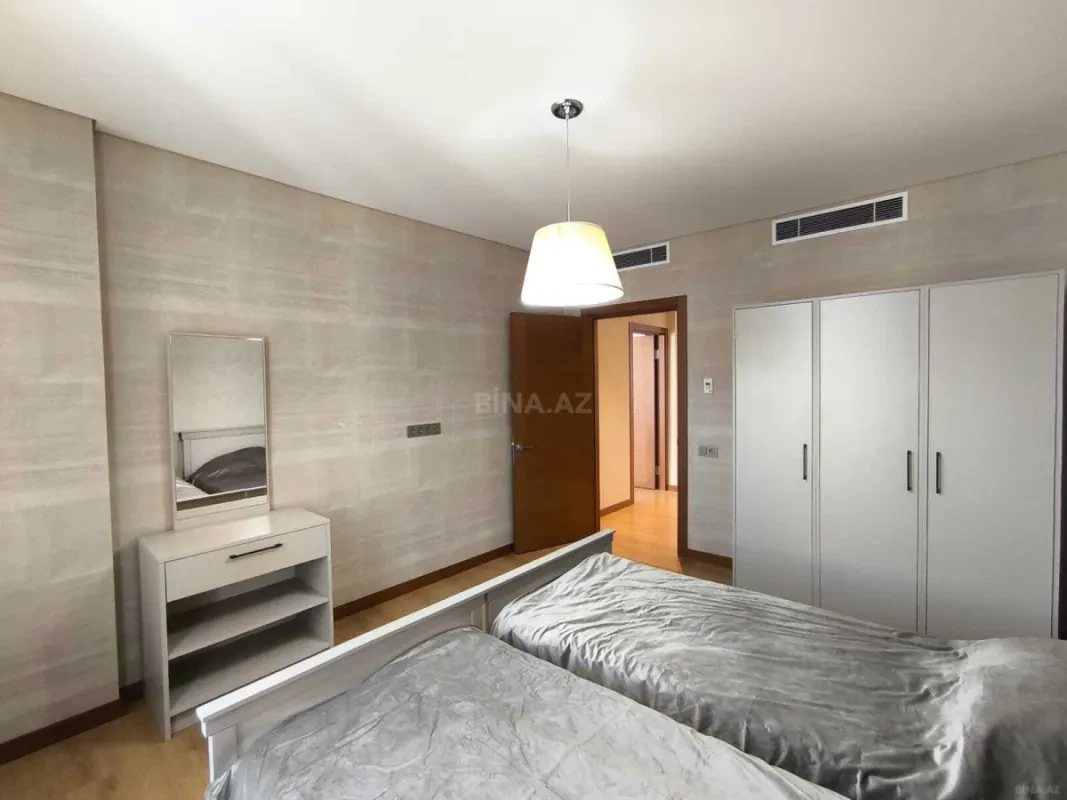 Kirayə verilir 4 otaqlı mənzil 200 m²