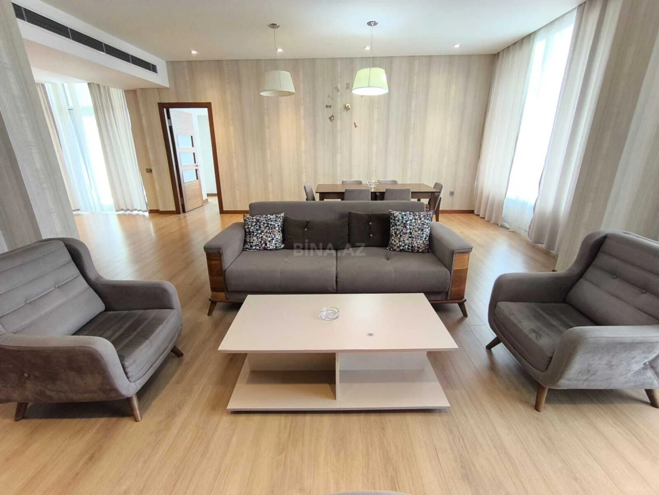 Kirayə verilir 4 otaqlı mənzil 200 m²
