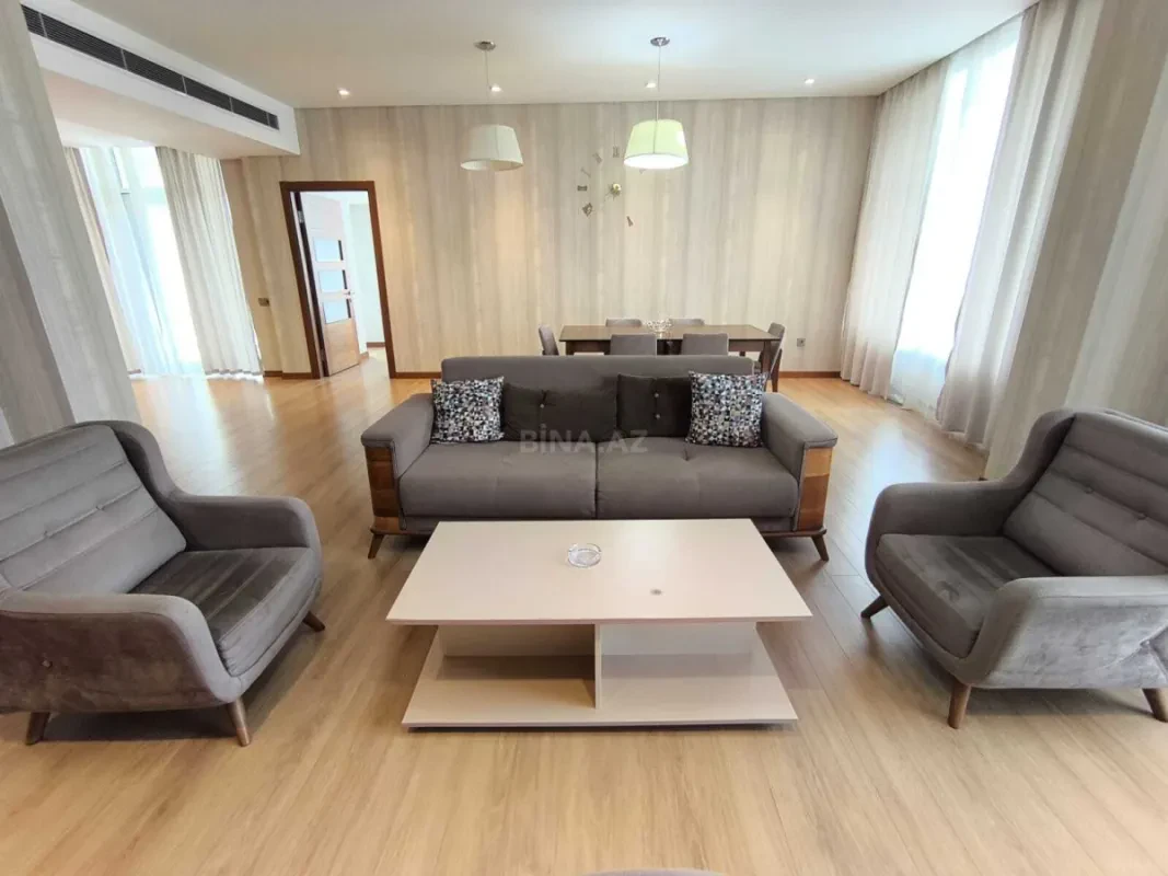 Kirayə verilir 4 otaqlı mənzil 200 m²
