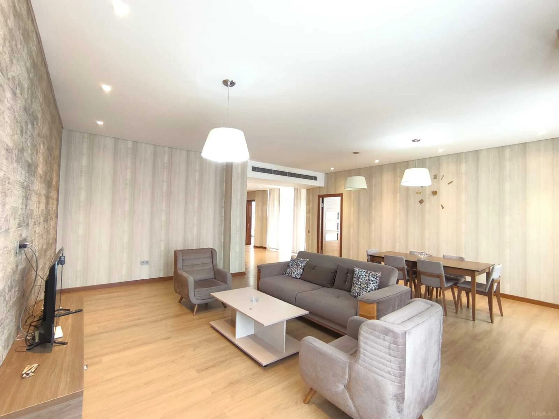 Kirayə verilir 4 otaqlı mənzil 200 m²