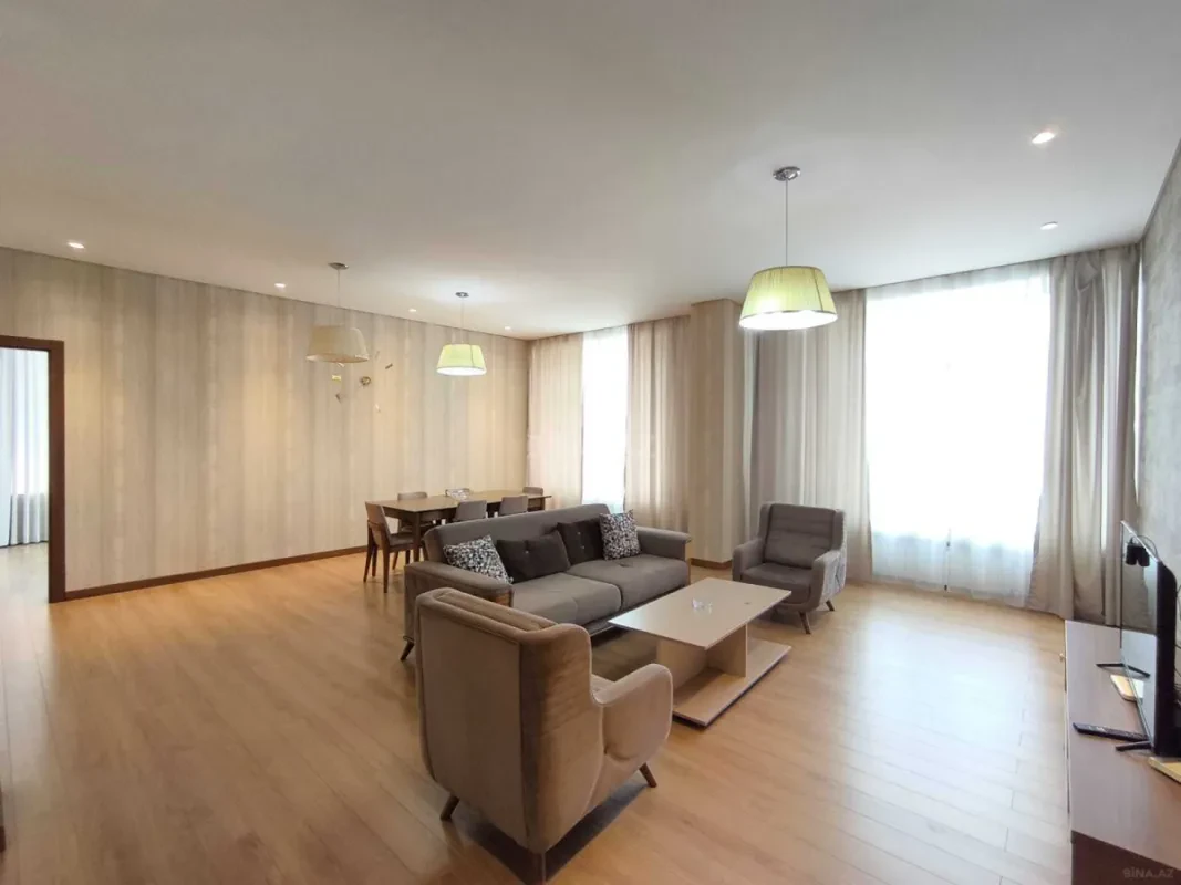 Kirayə verilir 4 otaqlı mənzil 200 m²