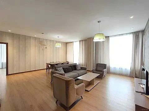 Kirayə verilir 4 otaqlı mənzil 200 m²