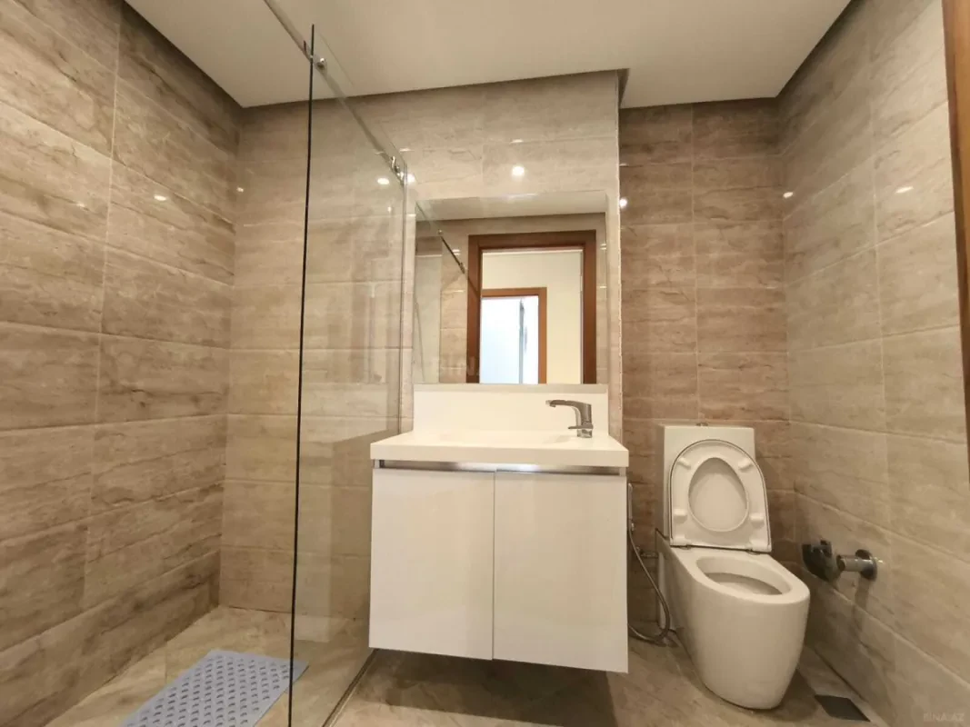 Kirayə verilir 4 otaqlı mənzil 200 m²