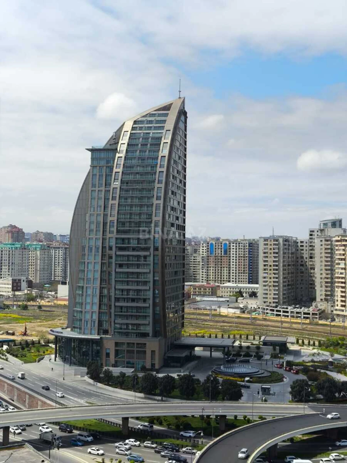 Kirayə verilir 4 otaqlı mənzil 200 m²