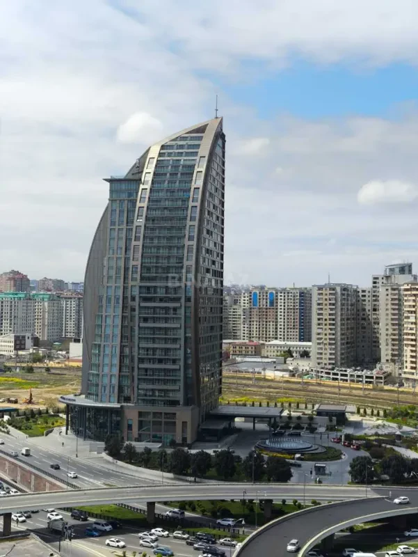 Kirayə verilir 4 otaqlı mənzil 200 m²