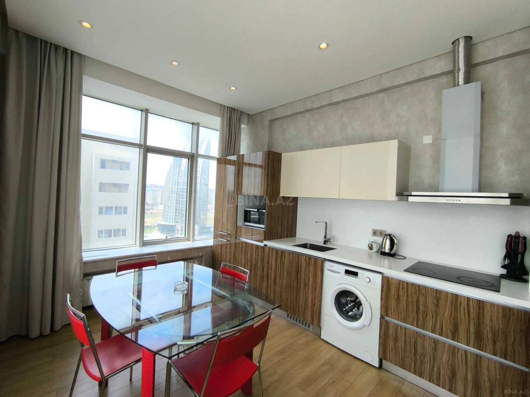 Kirayə verilir 4 otaqlı mənzil 200 m²