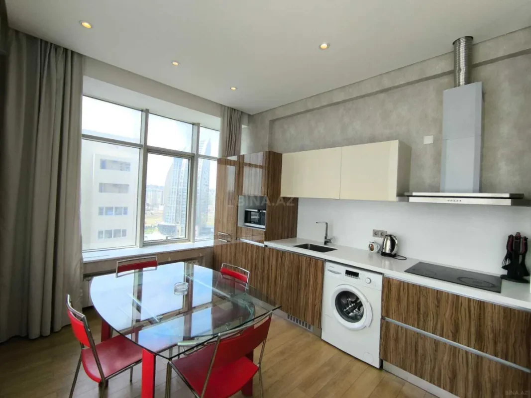 Kirayə verilir 4 otaqlı mənzil 200 m²