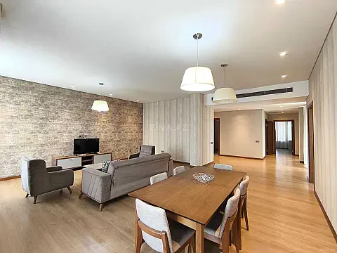 Kirayə verilir 4 otaqlı mənzil 200 m²