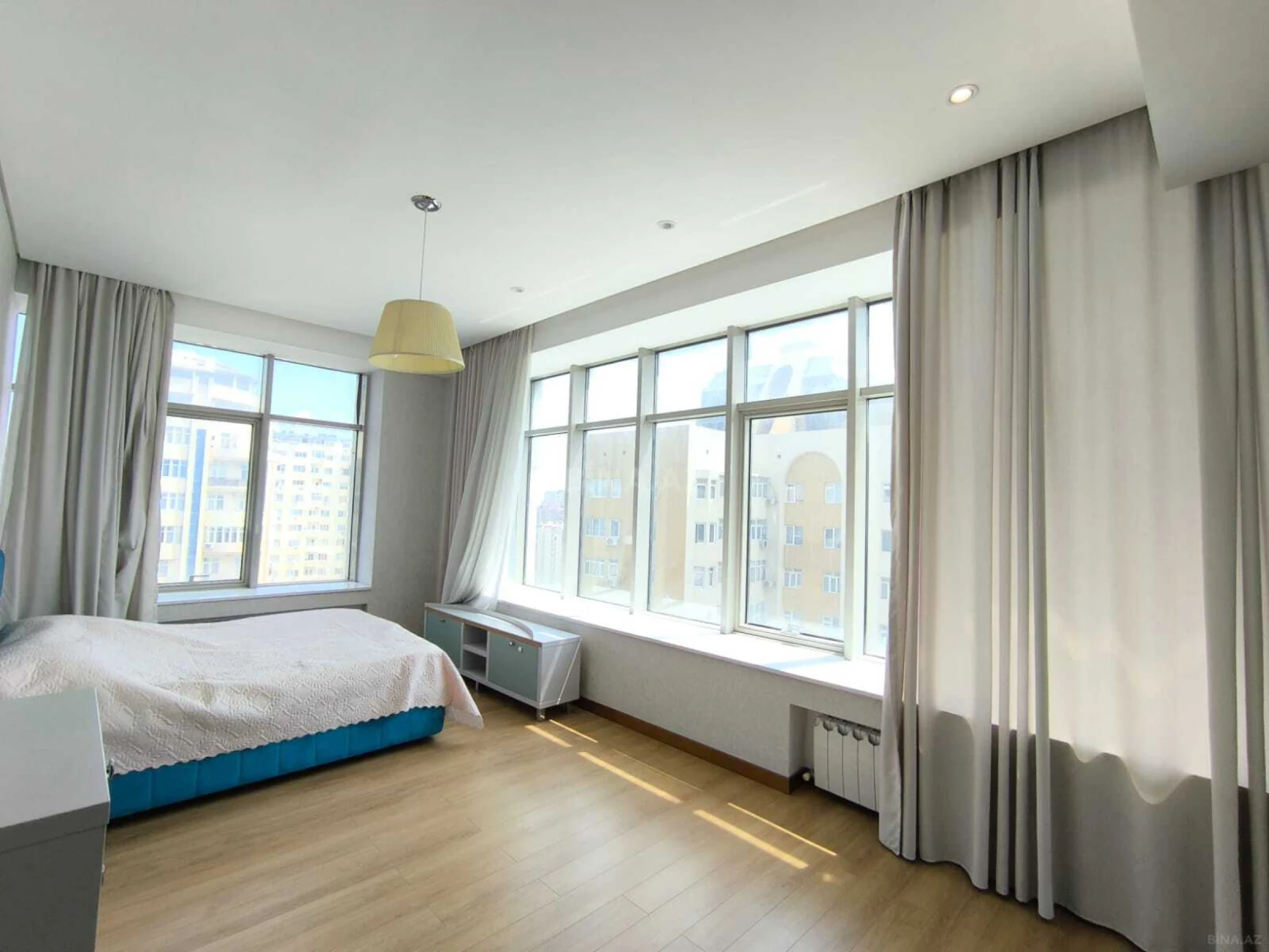 Kirayə verilir 4 otaqlı mənzil 200 m²