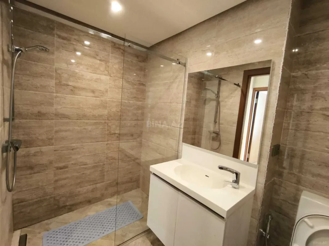 Kirayə verilir 4 otaqlı mənzil 200 m²