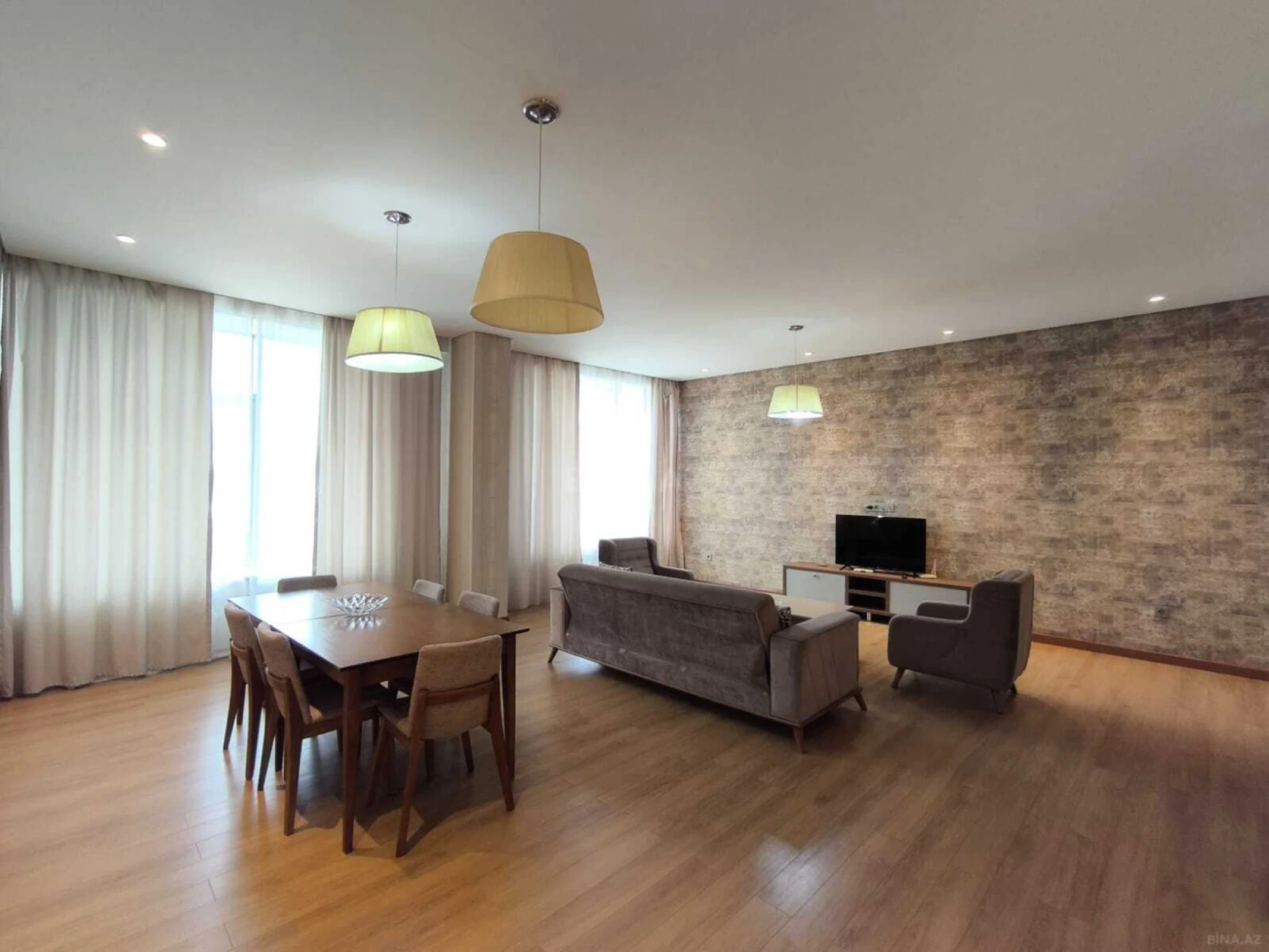 Kirayə verilir 4 otaqlı mənzil 200 m²