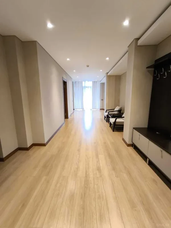 Kirayə verilir 4 otaqlı mənzil 200 m²