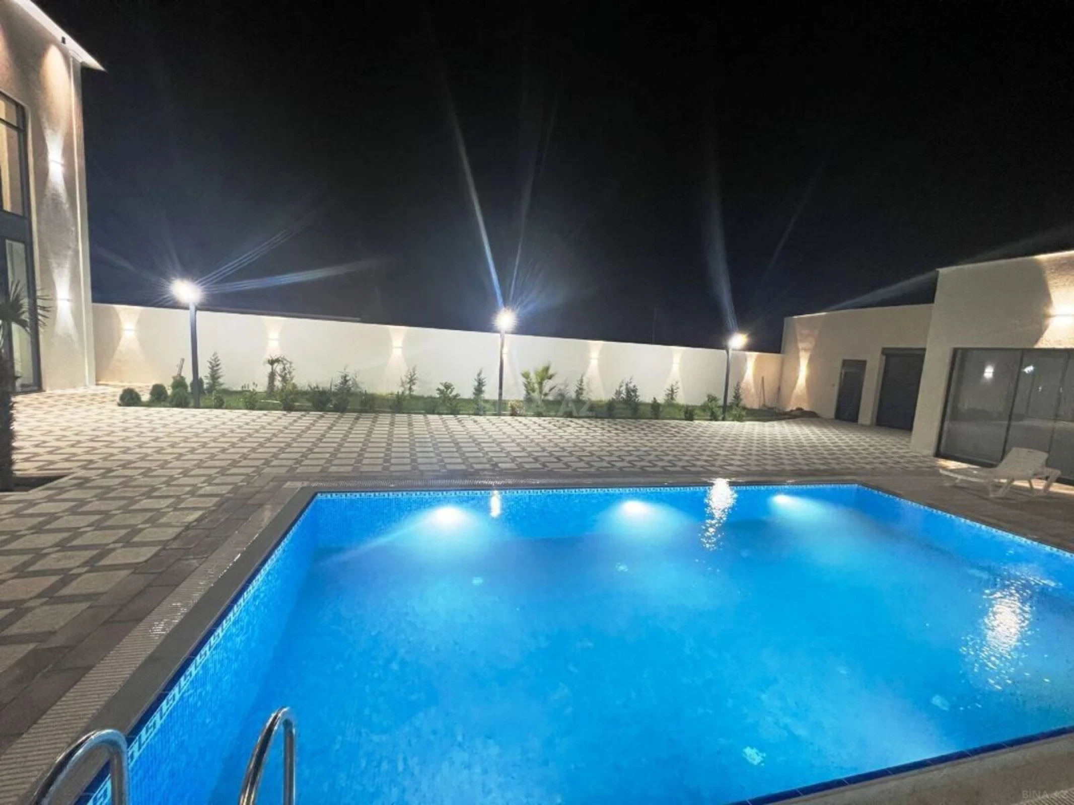 Satılır 6 otaqlı həyət evi 370 m²