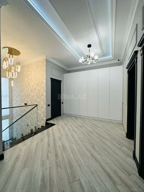 Satılır 6 otaqlı həyət evi 370 m²
