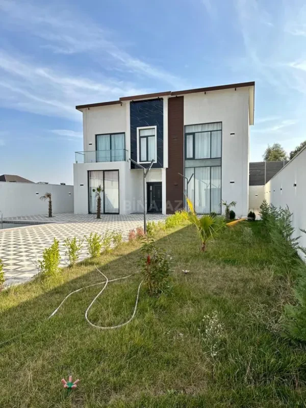 Satılır 6 otaqlı həyət evi 370 m²